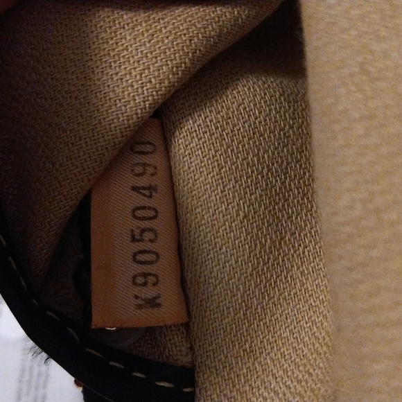 Vintage Dooney & Bourke Signature Black Wristlet. Tan inside. - Picture 11 of 12